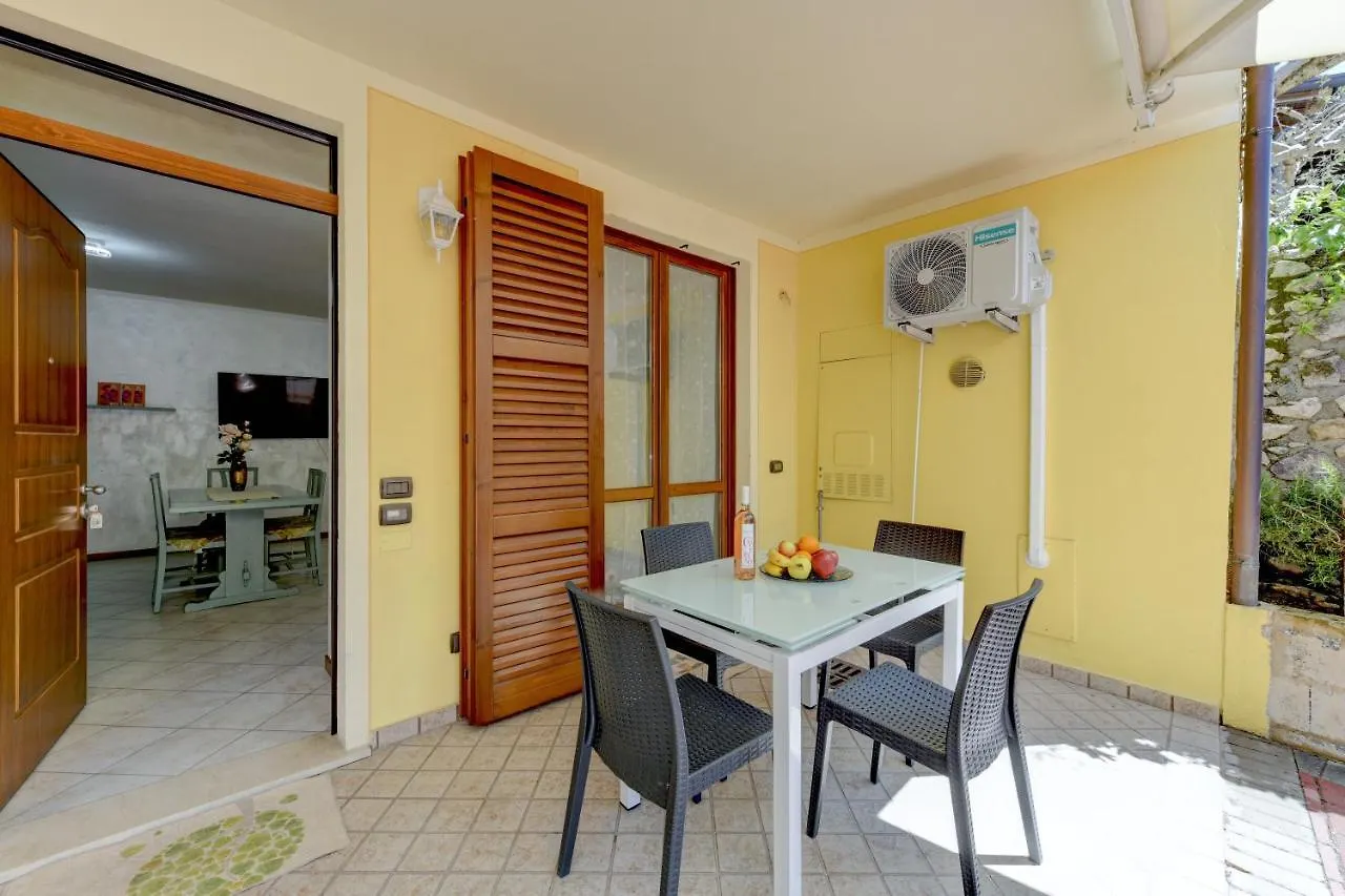 Appartamento Nel Borgo Manerba del Garda Italy