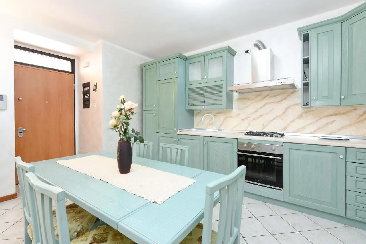 Apartment Appartamento Nel Borgo Manerba del Garda